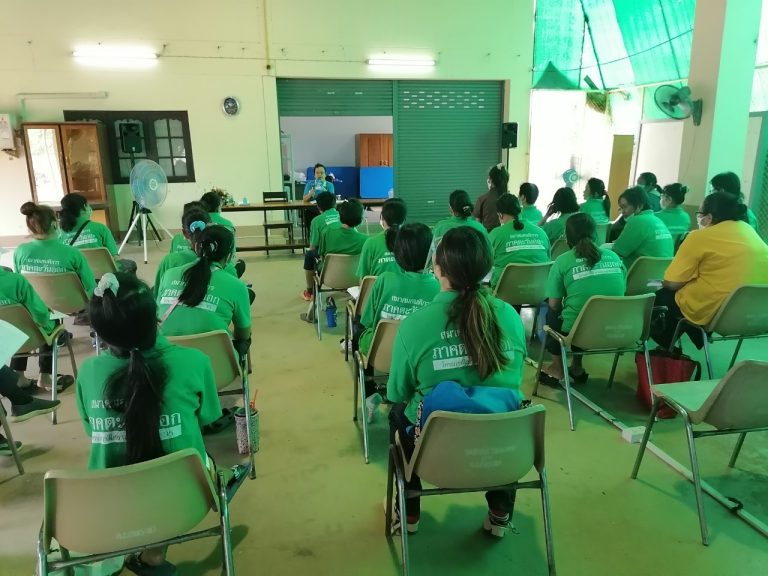 ภาพบรรยากาศการฝึกงานเกียวกีบความรู้ทั่วไปในการทำเบเกอรี่ของคนพิการและผู้ดูแลคนพิการที่เข้าร่วมโครงการฝึกงานมาตรา 35 หลักสูตรการทำเบเกอรี่